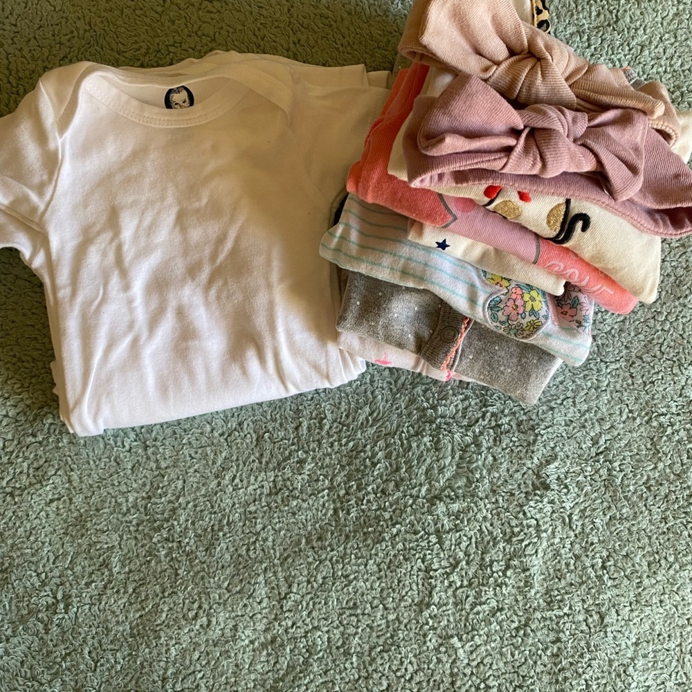 White Baby Onesies X4 and Assorted Baby Clothes (New Born and 3mo) Bundle